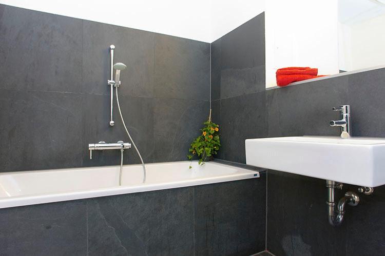 Spacious Studio Apartment Friedrichshain เบอร์ลิน ห้อง รูปภาพ