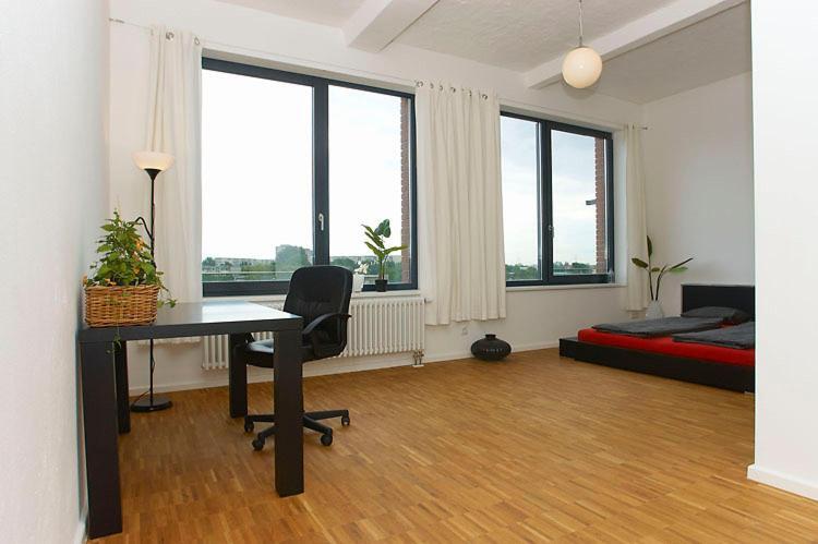 Spacious Studio Apartment Friedrichshain เบอร์ลิน ห้อง รูปภาพ